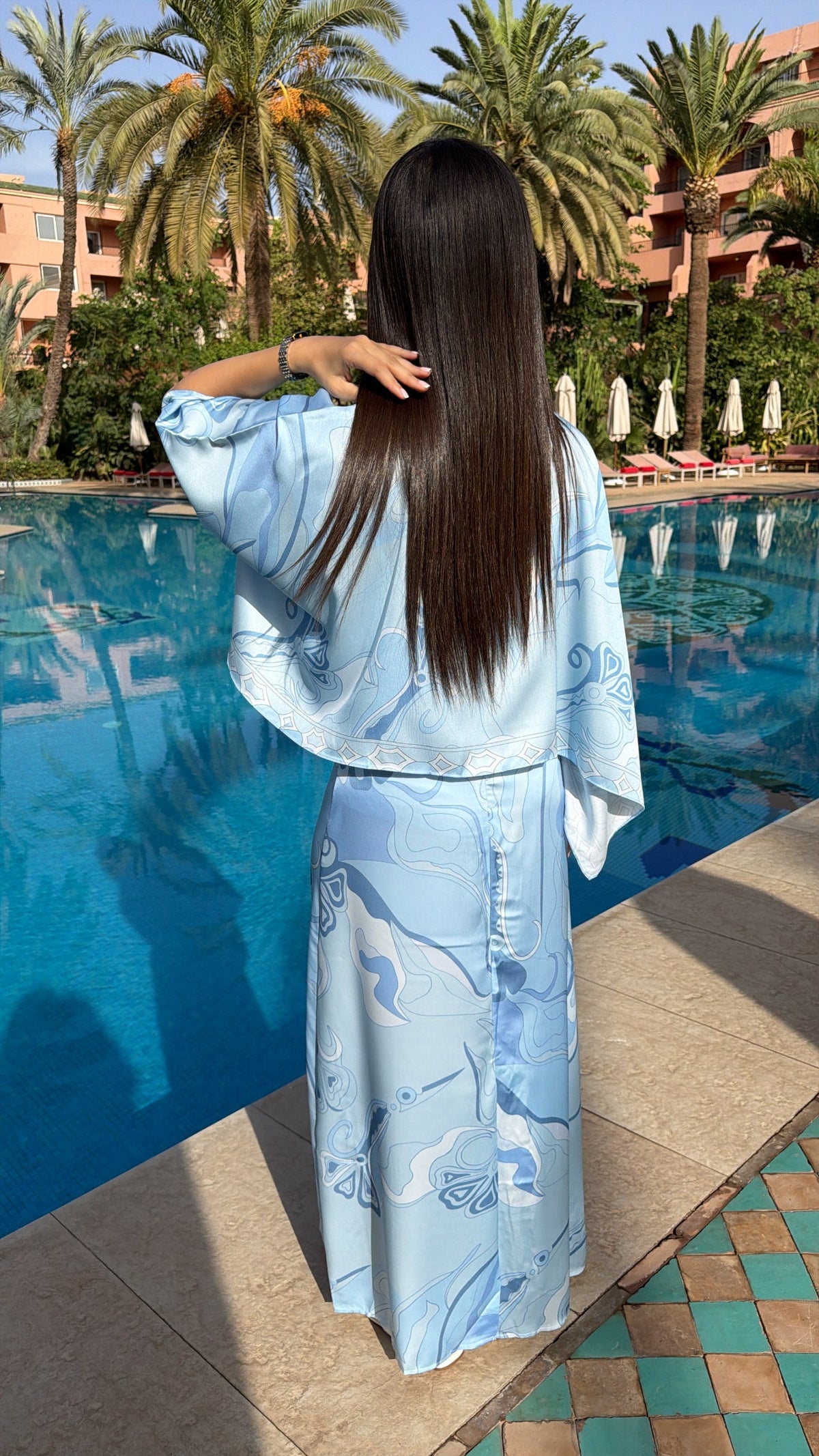 Longue robe à cape [BLEU]