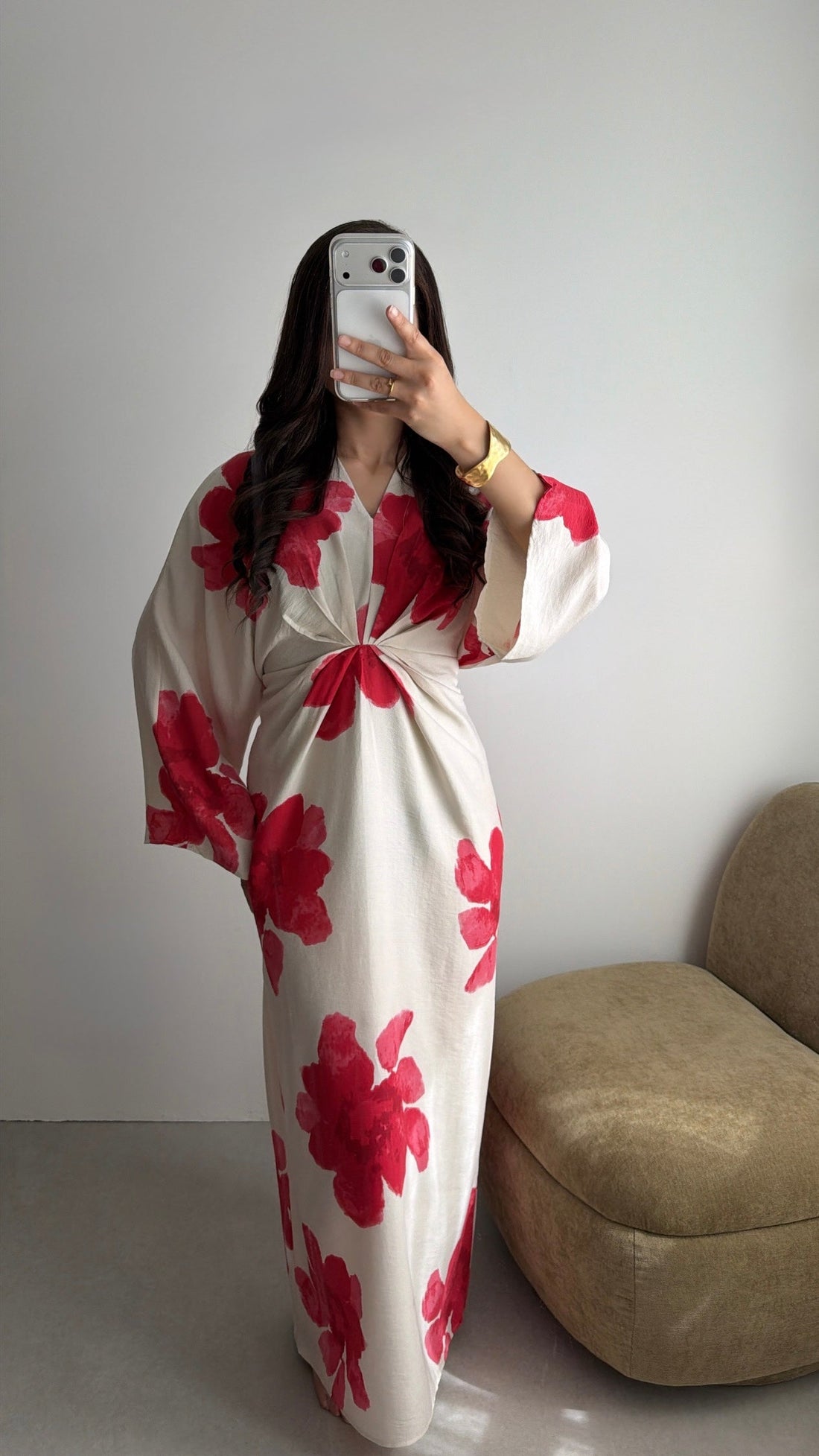 Longue robe fleurie écru et rouge rosé